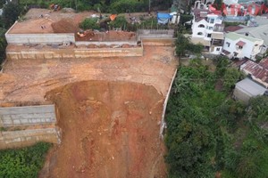 坍塌事故现场。（图：段坚）