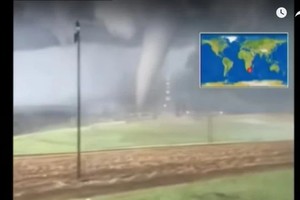 南非夸祖鲁‧纳塔尔省发生的特大龙卷风和洪水灾害已造成7人死亡，且死伤人数有可能继续攀升。（图：互联网）