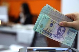 基准薪自今年7月1日起正式调升至180万元。