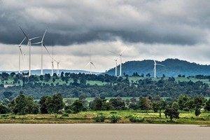 使用可持续和清洁能源如这些风电场可以减少空气污染。（图：联合国）