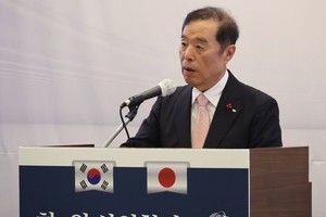 7月6日，在首尔汝矣岛全国经济人联合会会议中心，全经联代理会长金秉准在韩日产业合作论坛上致辞。（图：韩联社）