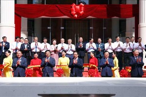 政府总理范明政出席还剑湖剧院落成仪式。（图：越通社）