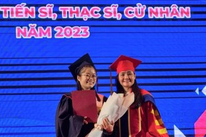 市师大举行毕业典礼