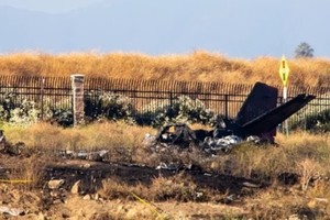 美南加州一架飞机坠毁致 6 死
