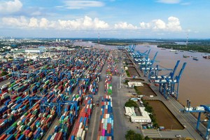 过高的物流开支对国内进出口企业的竞争力造成巨大的影响。图为本市桔莱港。