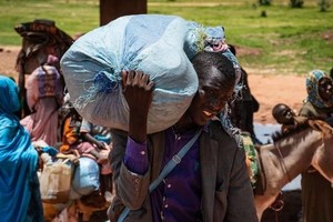 逃离苏丹持续战斗的人们抵达了乍得。（图：联合国）