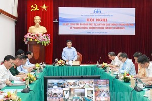 交通运输部部长、国家交通安全委员会常务副主席阮文胜主持会议。（图：市党部新闻网）