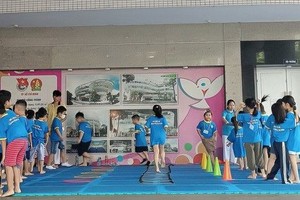 市儿童宫的自卫技能班。