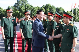 国家主席视察第二军区战备工作