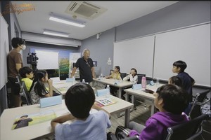 儿童演员参加电影《南方大地》的试镜和培训。