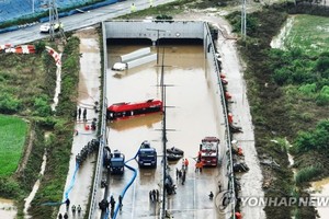 韩暴雨致35人死10人失踪