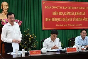 黎鸿山同志与中央第35号指委会工作团在新平郡郡委第35号指委会进行检查、监察、考察活动。