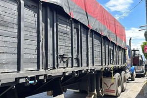 被发现载有206名非法移民的废弃拖车。（图：互联网）