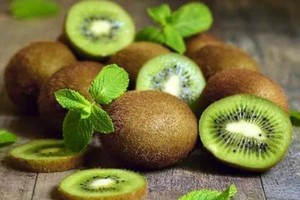 每天吃一个猕猴桃 有４个好处