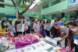 情义超市传递爱心