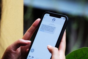 冒充知名品牌发送欺诈短信是犯罪分子经常使用的伎俩。（示意图：仲达）