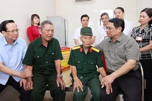 将荣军当家属般关爱