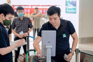 越南正式为搭乘飞机的旅客使用VNeID 应用程序。（图：越通社）