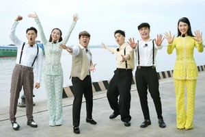 长江（左三）与黎杨宝林（右二）出现在许多真人秀节目中。