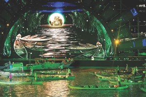 「西贡——河流叙事」实景演出一隅。