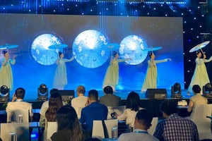 中国浙江省与越南文化旅游促进交流计划文艺表演节目一隅。（图：VOV）