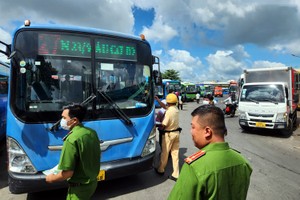 安霜车站司机接受毒品检测