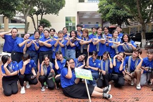 市人文与社科大学的旅游团队参加“绿色暑期”行动。