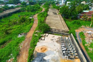 由于BT合同附录的相关问题，从范文同街至守德市鹅耶交通枢纽的环市二路第三段工程正暂时停工。