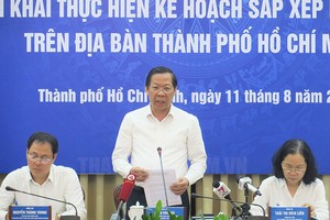 市人委会主席潘文迈会上致辞。（图：越勇）