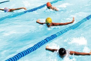 远离“游泳肩” ４个姿势游得更畅快