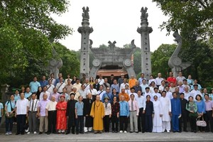 少数民族威望人士参加连结行程