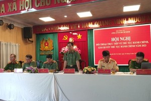 市公安厅副厅长陈德才少将在会上致词。