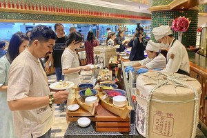 素食自助餐广受欢迎。