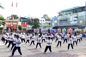 第五郡养生俱乐部明早汇演。