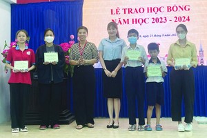 越香集团辅助贫困优秀生