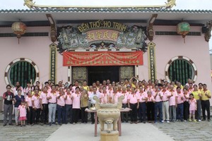 郑氏宗祠诸位理事会以及宗亲们合照留念。