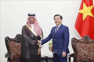 政府副总理黎明概（右）接见沙特阿拉伯旅游部大臣艾哈迈德·本·阿基尔·哈提卜。（图：越通社）