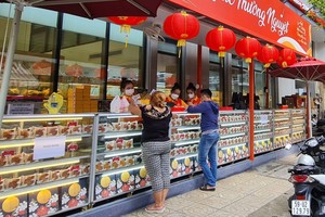 喜临门饼家阮荐门市月饼摊位一隅。