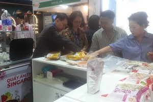 我国的食品种类日益丰富，吸引众多消费者的关注。