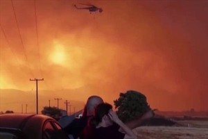 希腊山火连烧11天仍失控，过火面积超过纽约市。（图：互联网）