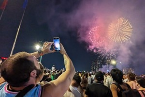 9月2日晚上9:00至9:15，本市将在西贡河隧道上方燃放艺术烟花庆祝国庆。（图：VTC）