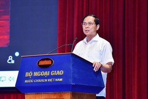 外交部长裴青山在研讨会开幕式上致辞。