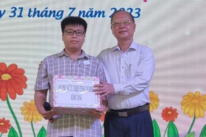 十年获助学金 实现大学梦想