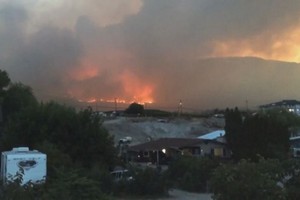 加拿大正经历有史以来最严重的野火季。（图：视频截图）