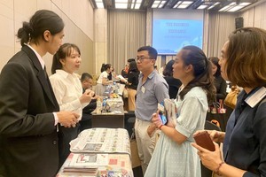 本市旅游业者了解台湾旅游餐品。