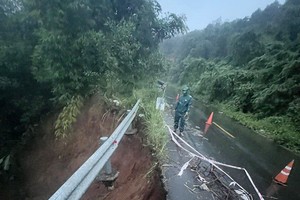 平福与林同省通道再现山体滑坡