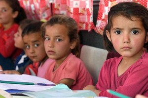 叙利亚教育部2日呼吁学校不要强制执行严格的校服。（图：AFP）