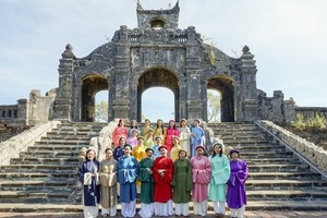 长衫是顺化古都独有的文化遗产。