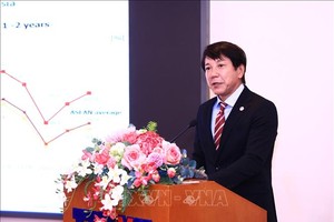 日本贸易振兴机构（JETRO）驻河内首席代表中岛武雄在研讨会上发言。（图：越通社）