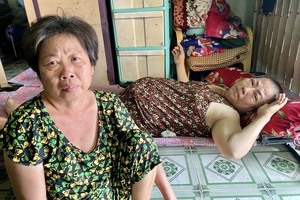 丁秒善与丁秒华（躺着者）。